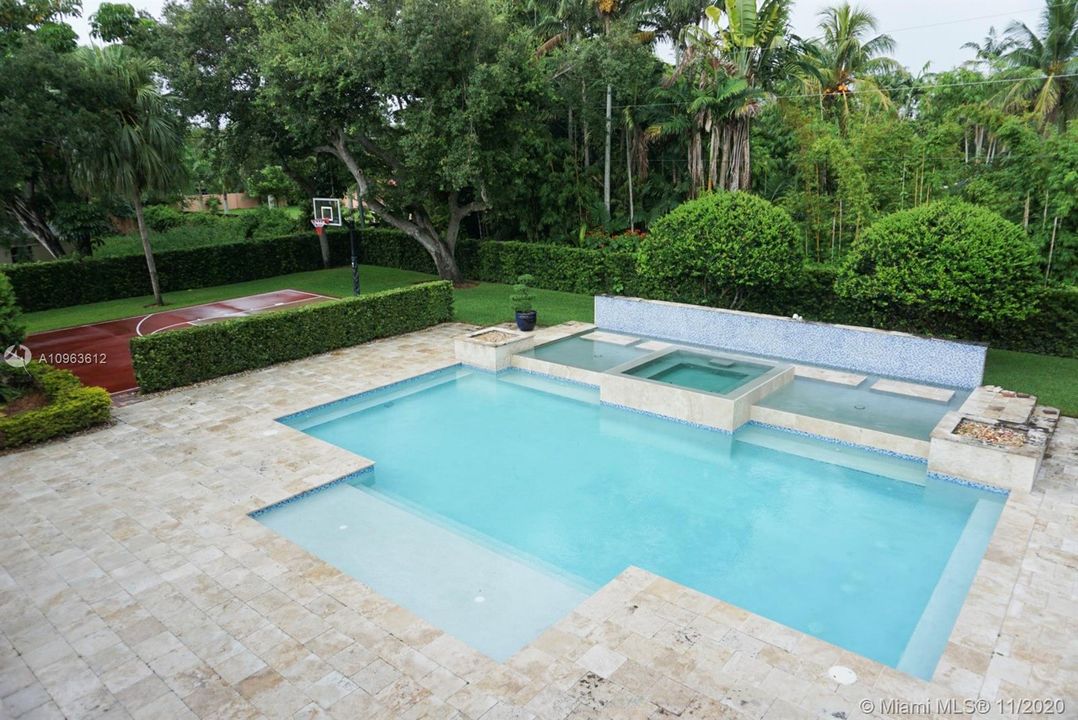 Recently Rented: $19,000 (6 beds, 6 baths, 6676 Square Feet)