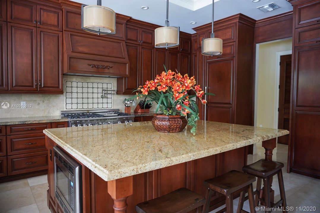 Recently Rented: $19,000 (6 beds, 6 baths, 6676 Square Feet)