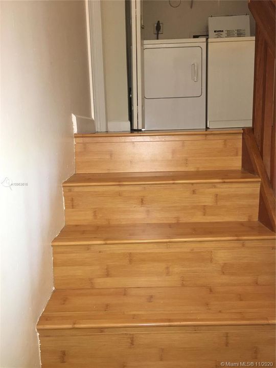 Недавно продано: $220,000 (2 спален, 2 ванн, 1320 Квадратных фут)