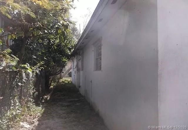 Recently Sold: $240,000 (4 beds, 2 baths, 2272 Square Feet)