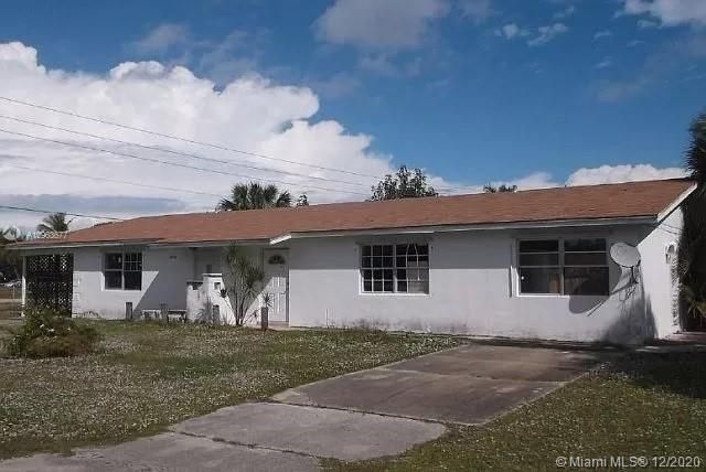 Recently Sold: $240,000 (4 beds, 2 baths, 2272 Square Feet)