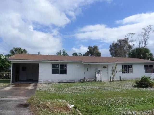 Recently Sold: $240,000 (4 beds, 2 baths, 2272 Square Feet)