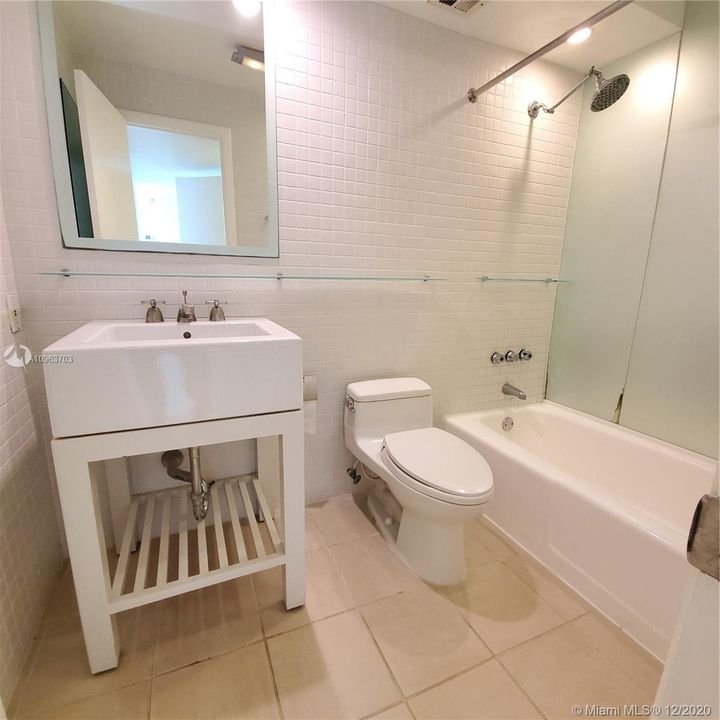 Recently Sold: $355,000 (1 beds, 1 baths, 645 Square Feet)