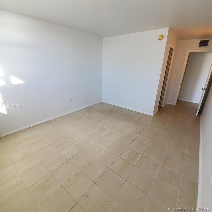 Recently Sold: $355,000 (1 beds, 1 baths, 645 Square Feet)