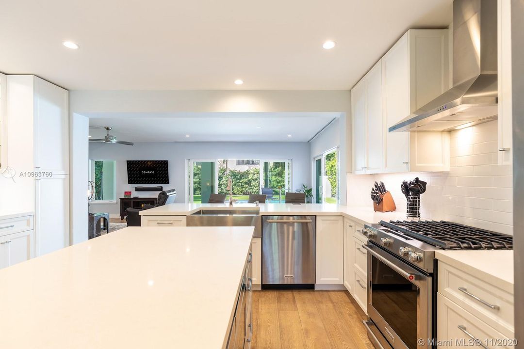Recently Sold: $899,900 (3 beds, 2 baths, 1680 Square Feet)