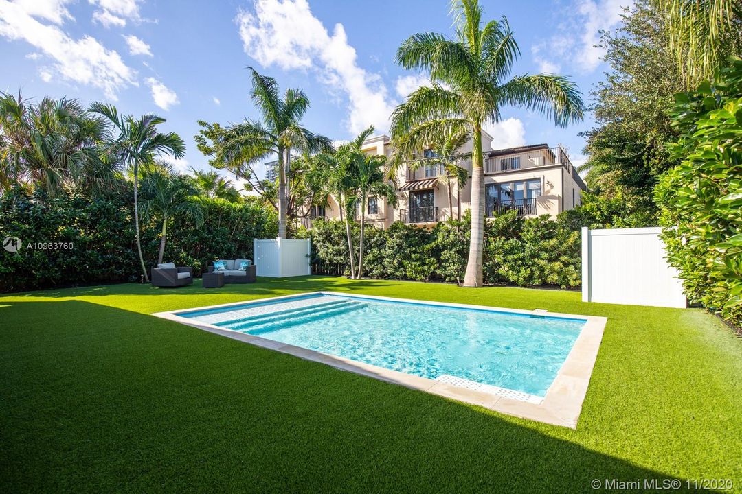 Recently Sold: $899,900 (3 beds, 2 baths, 1680 Square Feet)