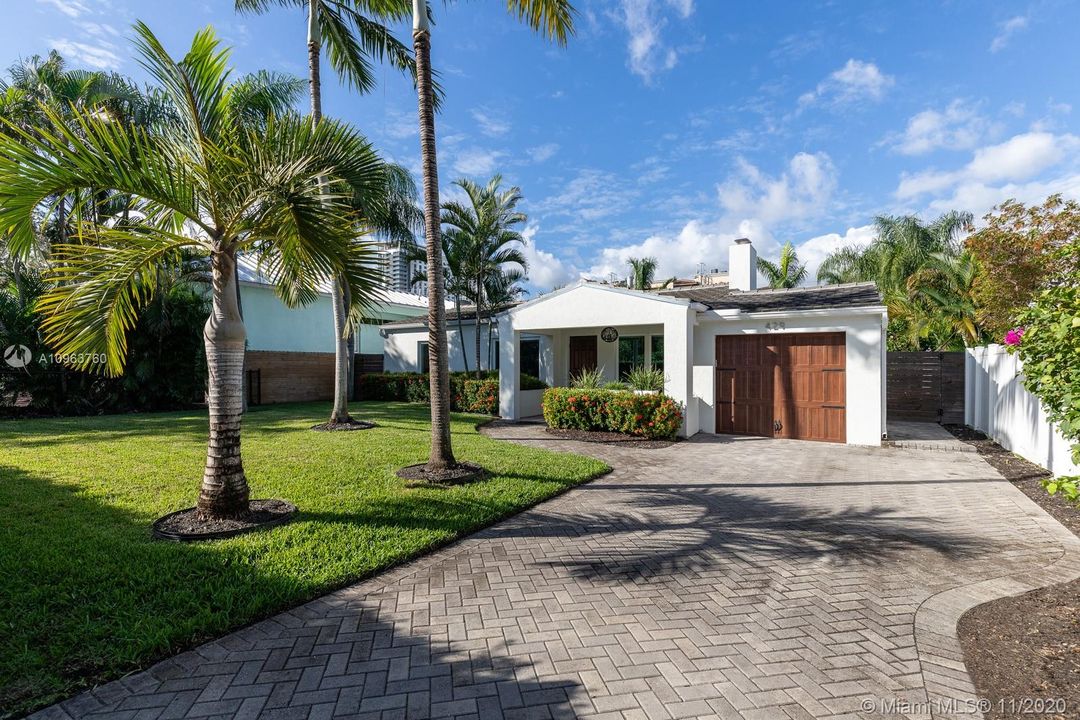 Recently Sold: $899,900 (3 beds, 2 baths, 1680 Square Feet)