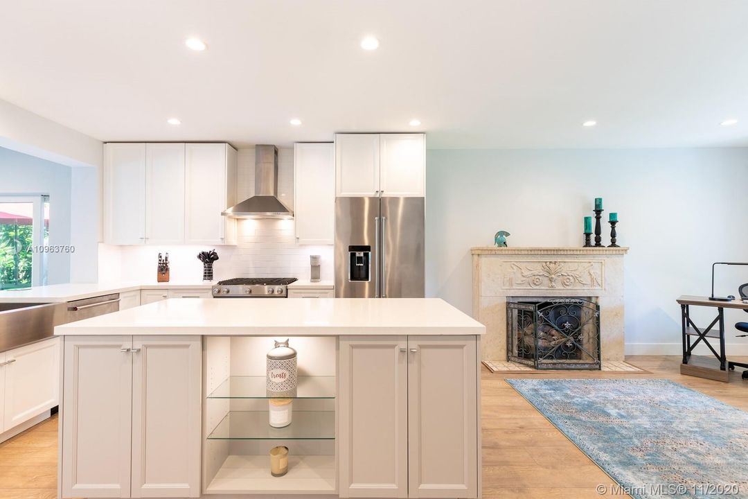 Recently Sold: $899,900 (3 beds, 2 baths, 1680 Square Feet)