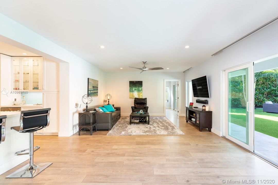 Recently Sold: $899,900 (3 beds, 2 baths, 1680 Square Feet)