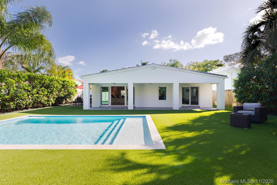 Recently Sold: $899,900 (3 beds, 2 baths, 1680 Square Feet)