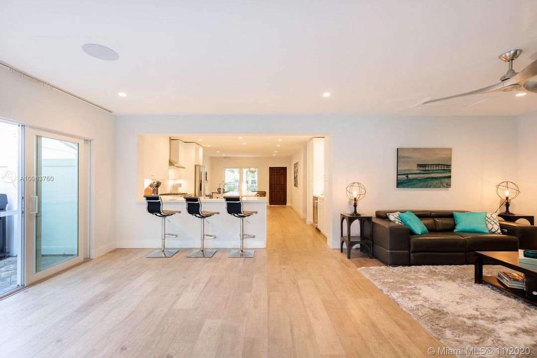 Recently Sold: $899,900 (3 beds, 2 baths, 1680 Square Feet)