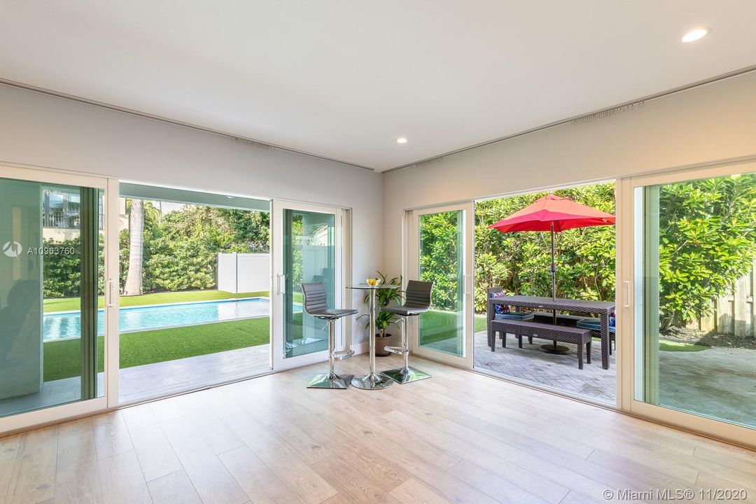 Recently Sold: $899,900 (3 beds, 2 baths, 1680 Square Feet)