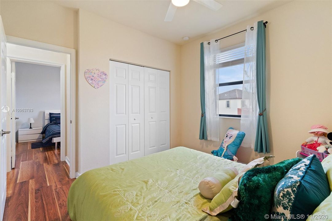 Recently Sold: $400,000 (5 beds, 3 baths, 2450 Square Feet)