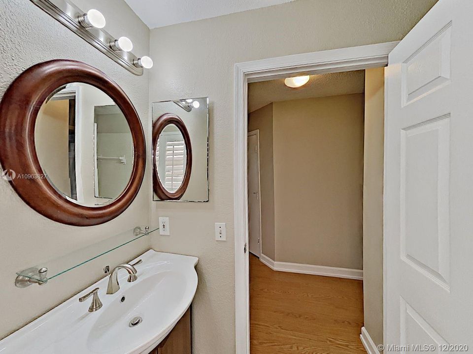 Недавно продано: $374,900 (4 спален, 2 ванн, 1521 Квадратных фут)
