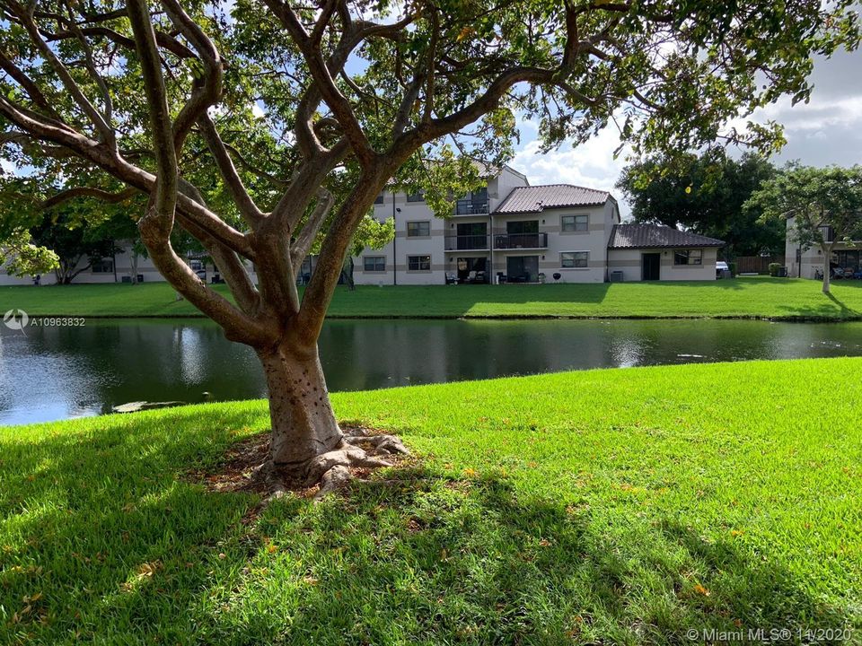 Recently Sold: $153,000 (2 beds, 2 baths, 986 Square Feet)