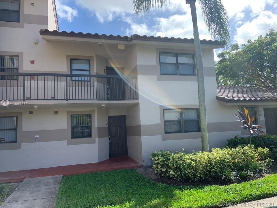 Recently Sold: $153,000 (2 beds, 2 baths, 986 Square Feet)