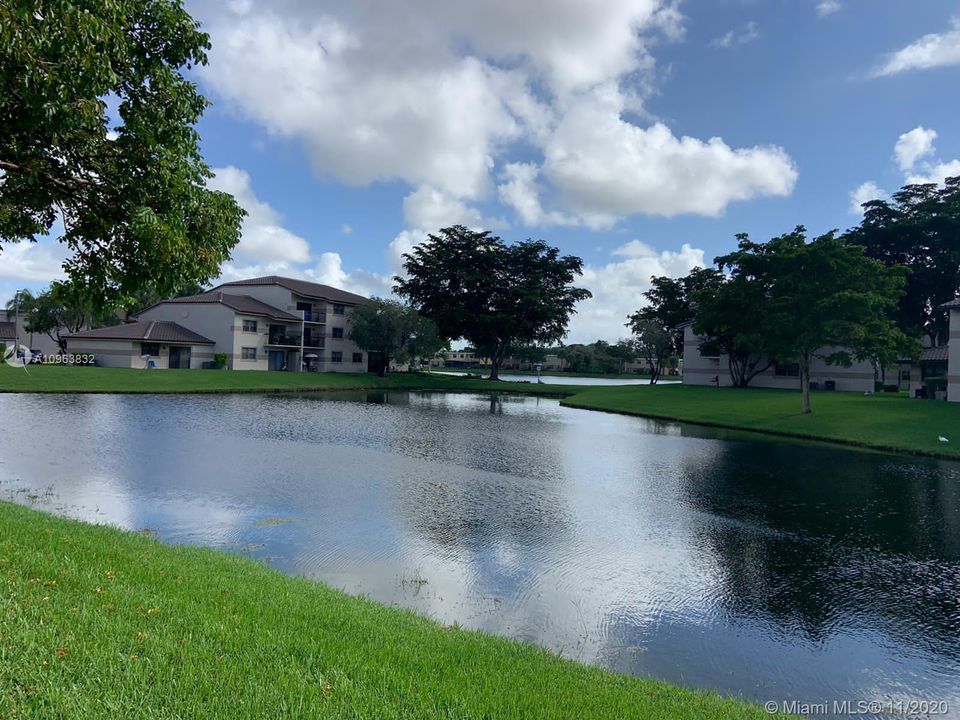Recently Sold: $153,000 (2 beds, 2 baths, 986 Square Feet)