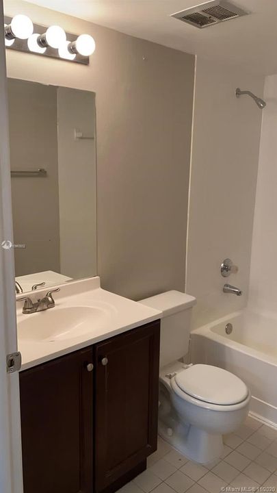 Recently Sold: $153,000 (2 beds, 2 baths, 986 Square Feet)