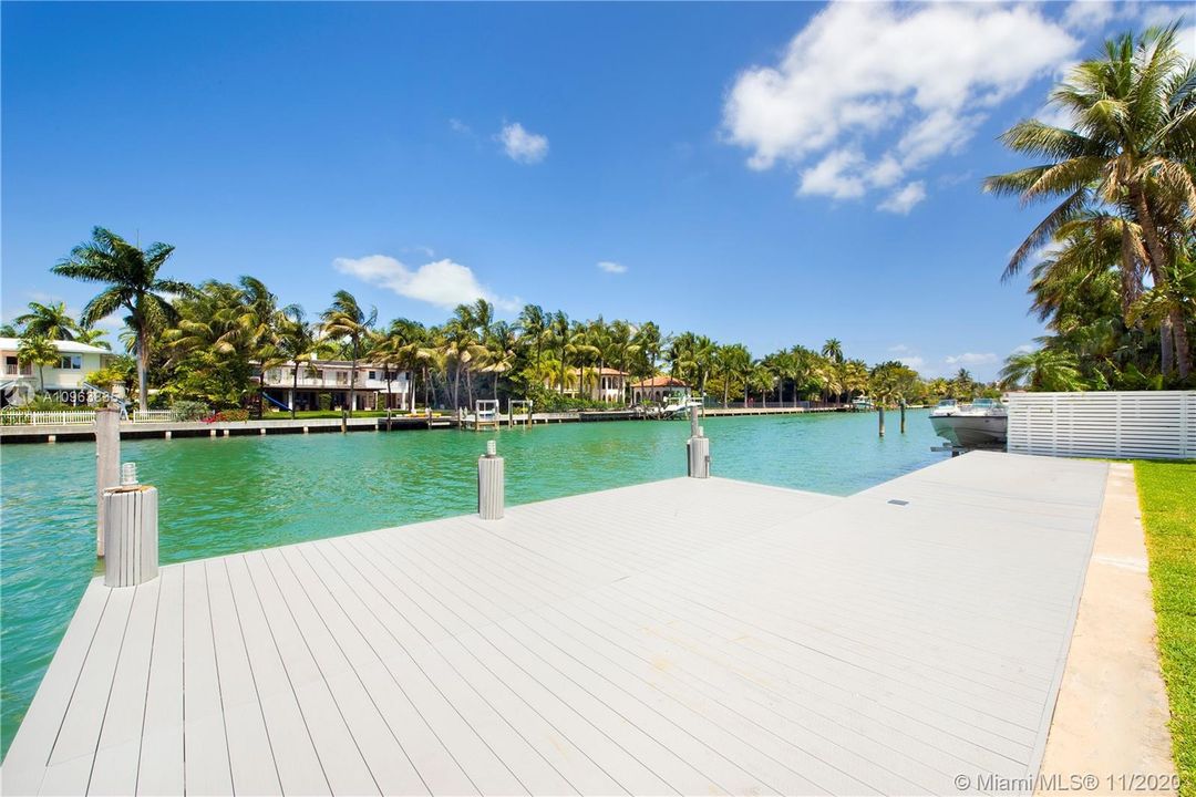 Recently Sold: $6,250,000 (5 beds, 3 baths, 3907 Square Feet)