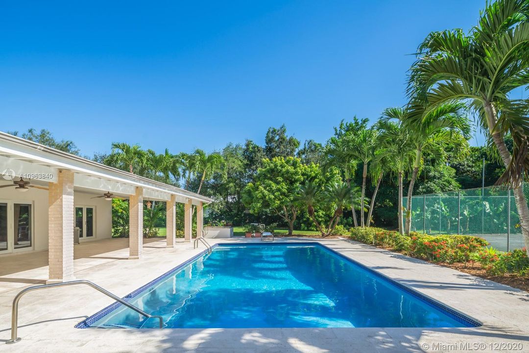Vendido Recientemente: $1,890,000 (6 camas, 4 baños, 4882 Pies cuadrados)