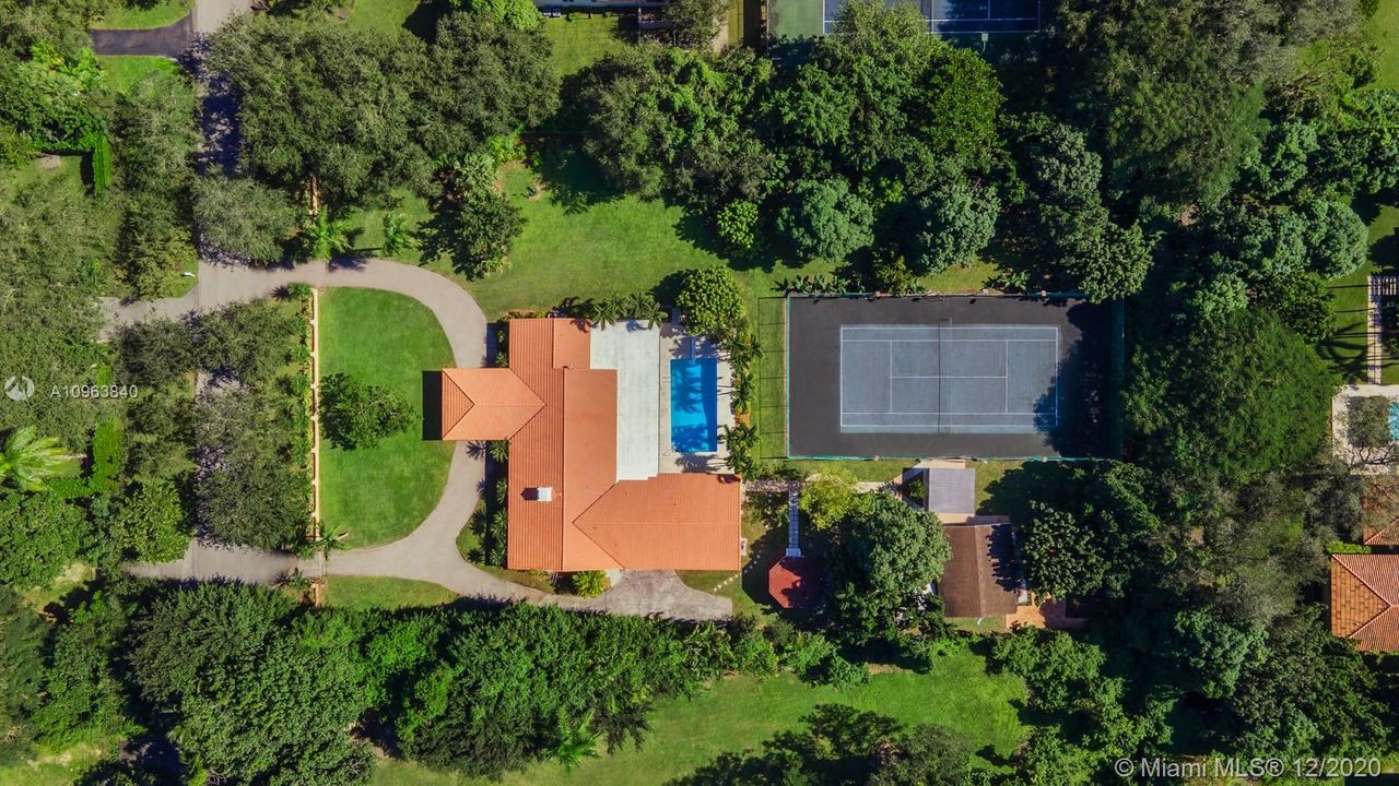 Vendido Recientemente: $1,890,000 (6 camas, 4 baños, 4882 Pies cuadrados)