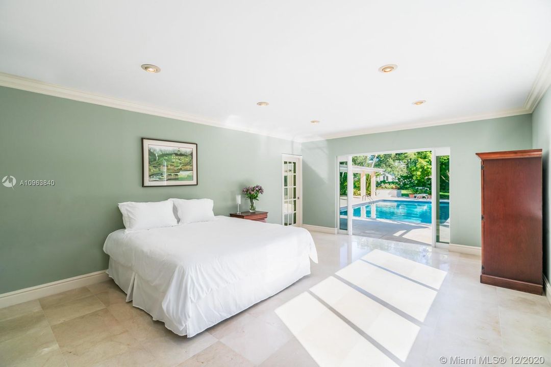 Vendido Recientemente: $1,890,000 (6 camas, 4 baños, 4882 Pies cuadrados)