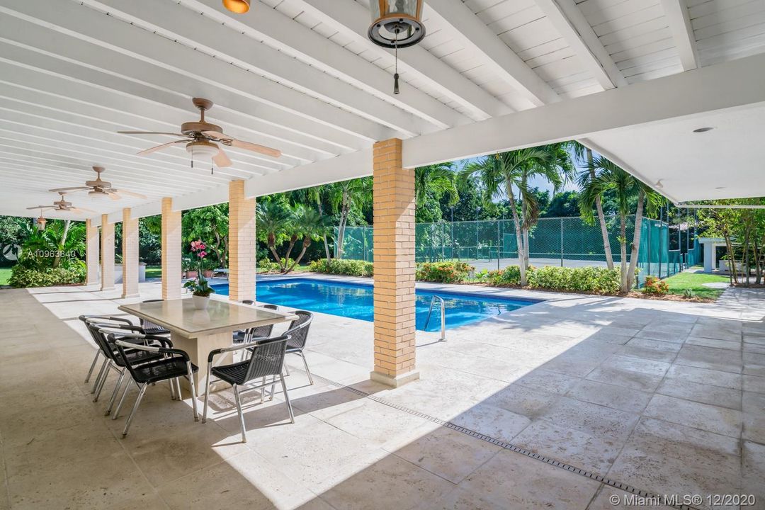 Vendido Recientemente: $1,890,000 (6 camas, 4 baños, 4882 Pies cuadrados)