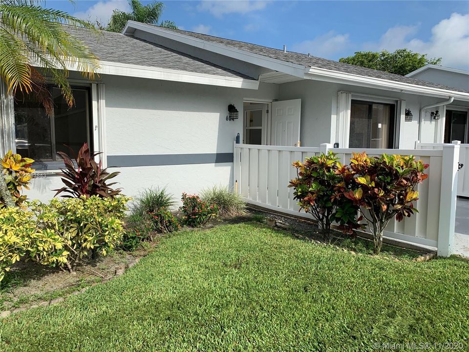 Vendido Recientemente: $130,000 (2 camas, 2 baños, 1127 Pies cuadrados)