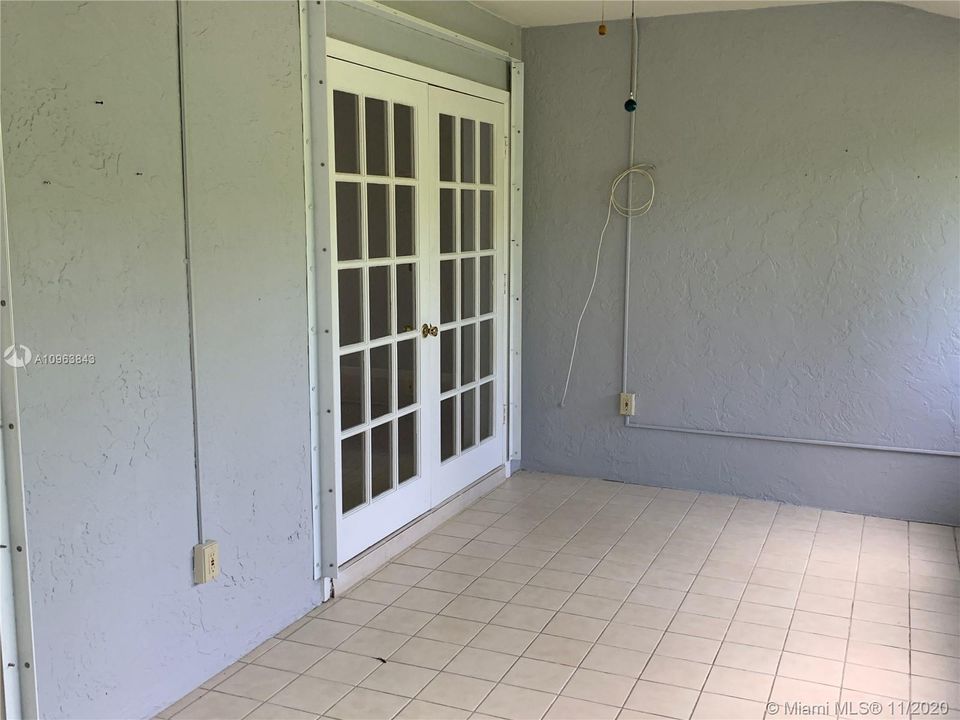 Vendido Recientemente: $130,000 (2 camas, 2 baños, 1127 Pies cuadrados)