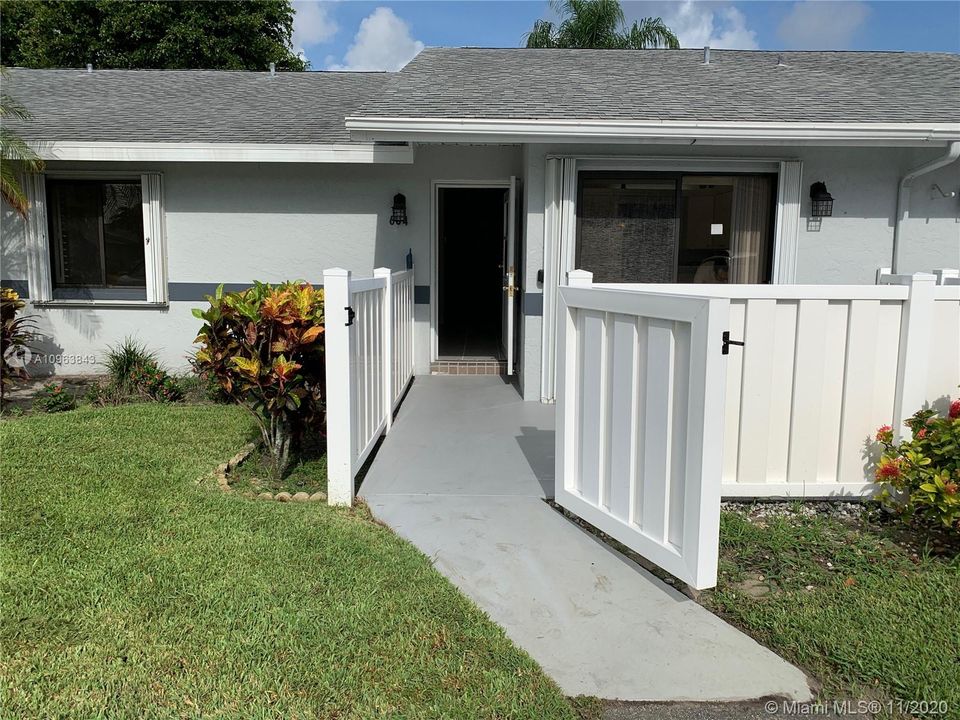 Vendido Recientemente: $130,000 (2 camas, 2 baños, 1127 Pies cuadrados)