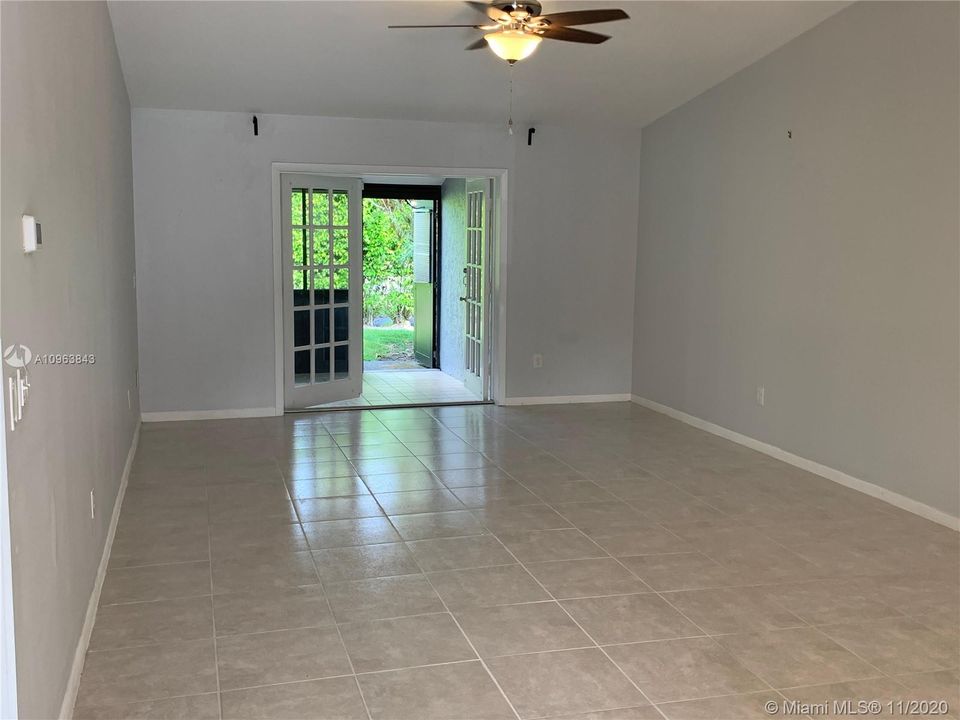 Vendido Recientemente: $130,000 (2 camas, 2 baños, 1127 Pies cuadrados)