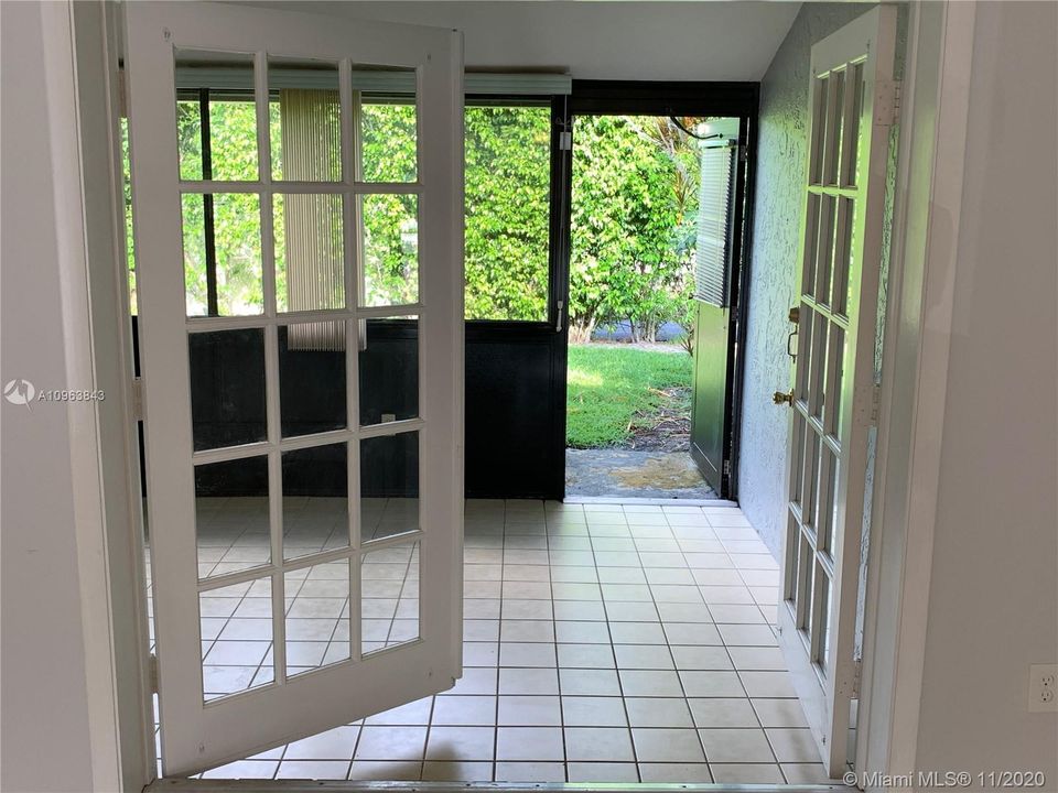 Vendido Recientemente: $130,000 (2 camas, 2 baños, 1127 Pies cuadrados)