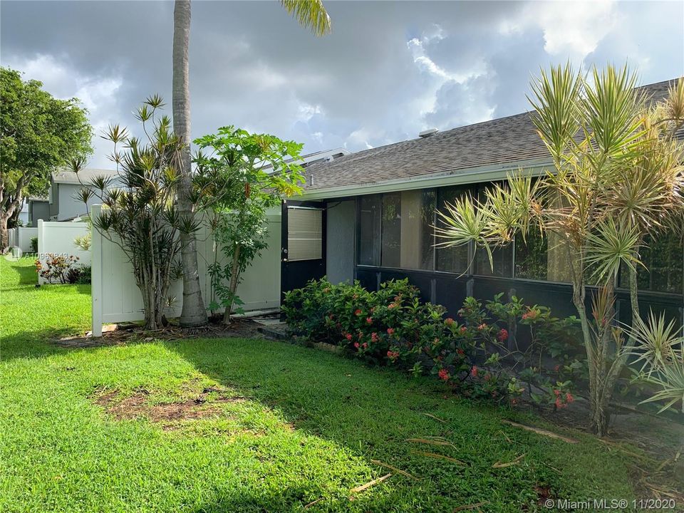 Vendido Recientemente: $130,000 (2 camas, 2 baños, 1127 Pies cuadrados)
