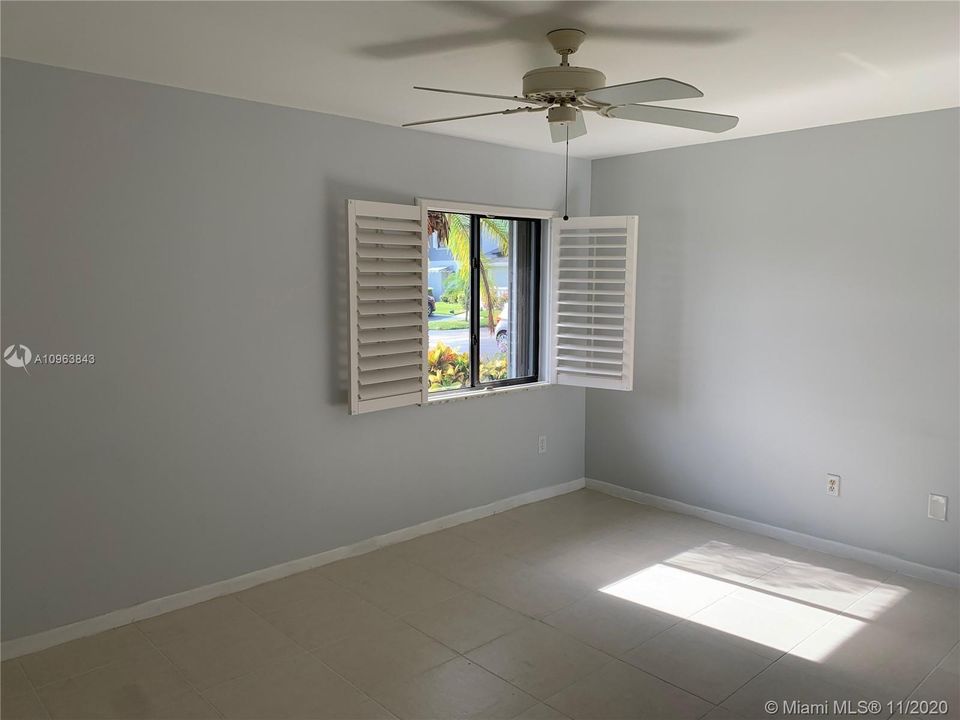 Vendido Recientemente: $130,000 (2 camas, 2 baños, 1127 Pies cuadrados)