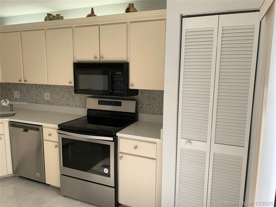 Vendido Recientemente: $130,000 (2 camas, 2 baños, 1127 Pies cuadrados)