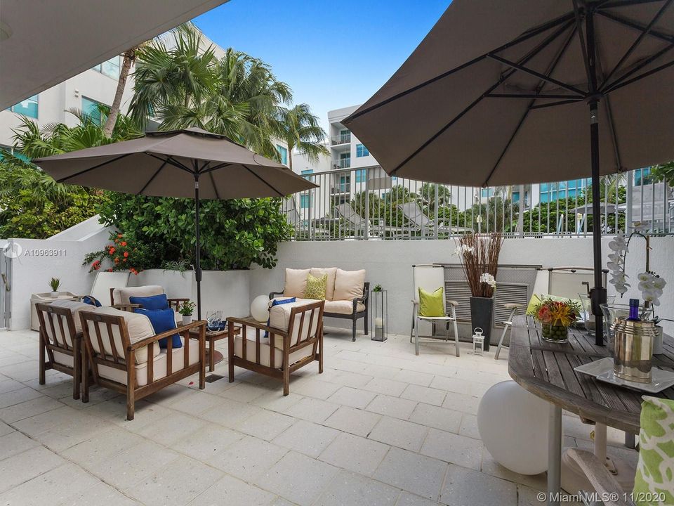 Recently Sold: $470,000 (1 beds, 1 baths, 686 Square Feet)