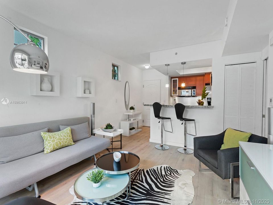 Recently Sold: $470,000 (1 beds, 1 baths, 686 Square Feet)