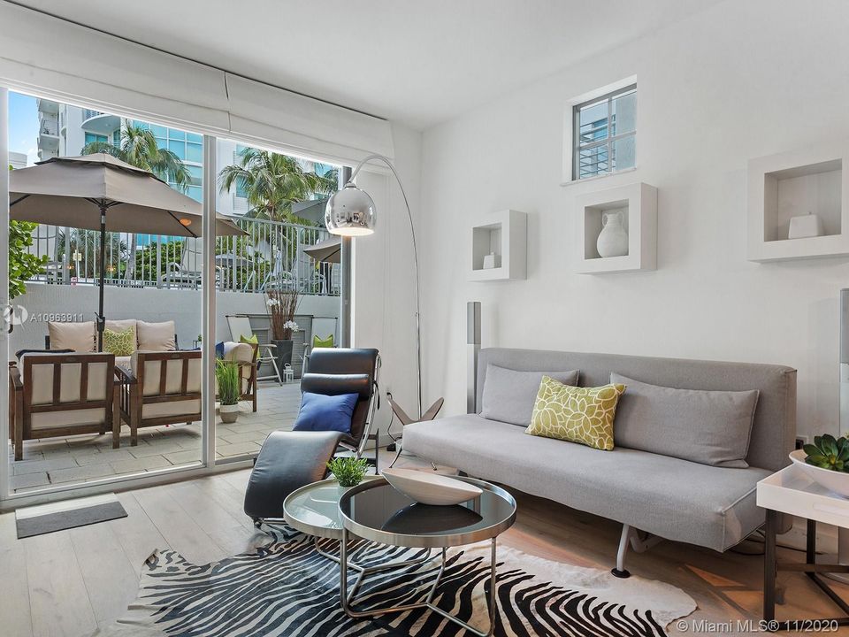 Recently Sold: $470,000 (1 beds, 1 baths, 686 Square Feet)
