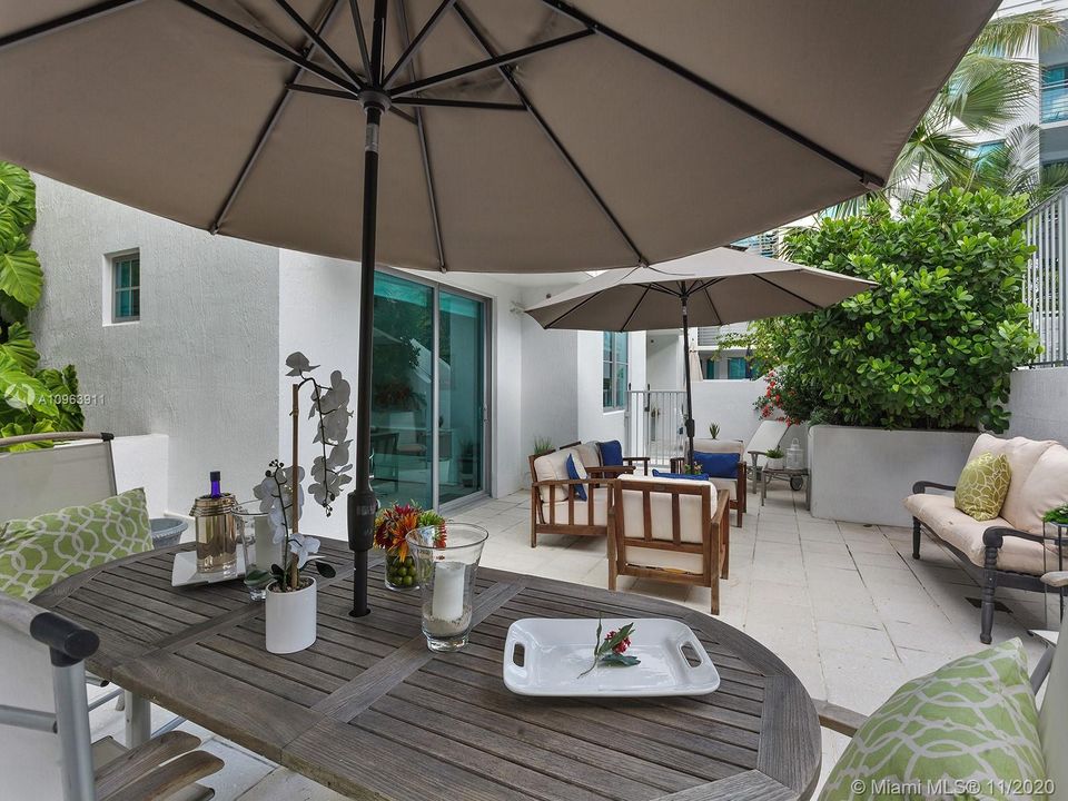 Recently Sold: $470,000 (1 beds, 1 baths, 686 Square Feet)
