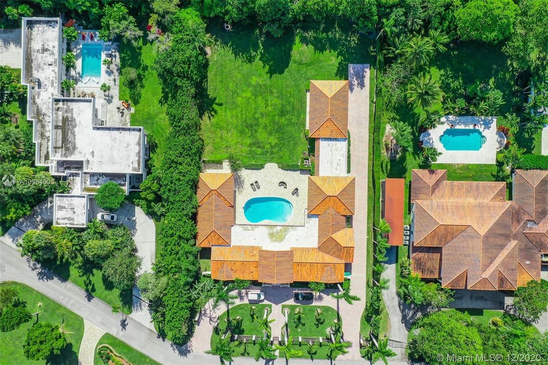 Недавно продано: $2,385,000 (6 спален, 4 ванн, 5755 Квадратных фут)