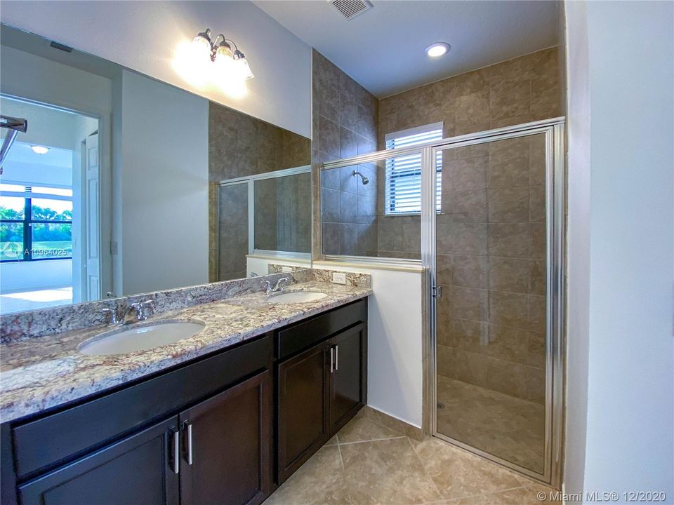 最近租的: $1,850 (3 贝兹, 2 浴室, 1565 平方英尺)