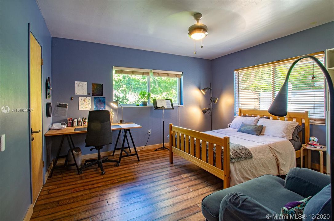 Vendido Recientemente: $649,900 (2 camas, 2 baños, 2016 Pies cuadrados)