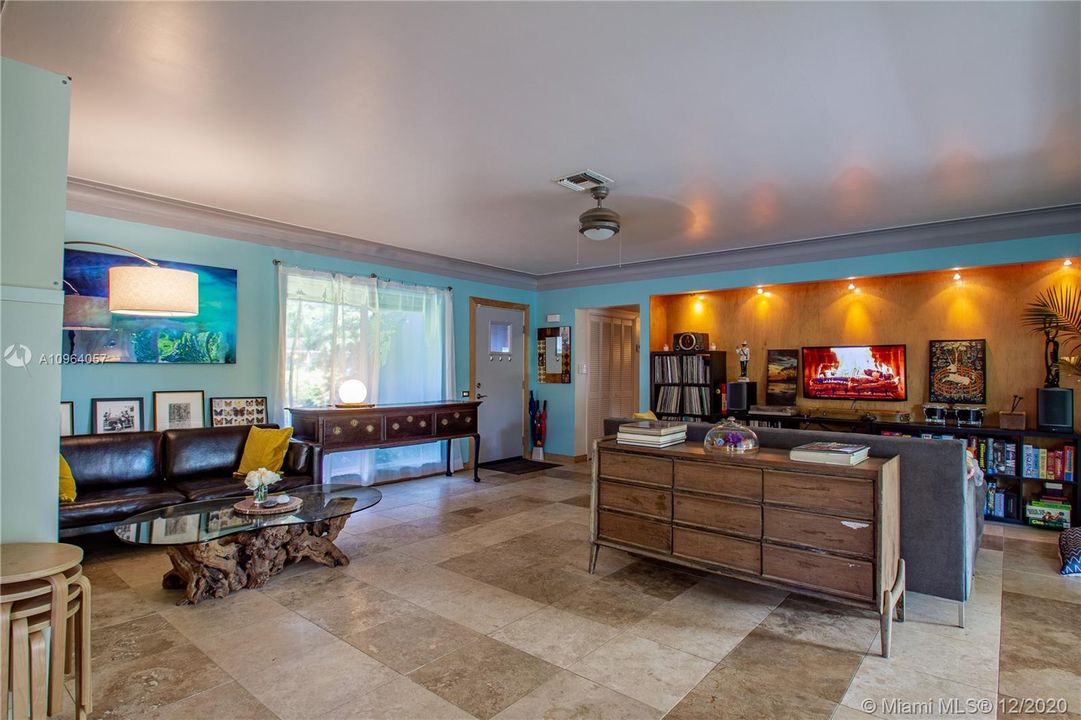 Vendido Recientemente: $649,900 (2 camas, 2 baños, 2016 Pies cuadrados)