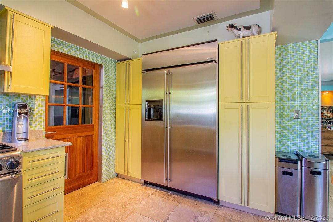 Vendido Recientemente: $649,900 (2 camas, 2 baños, 2016 Pies cuadrados)