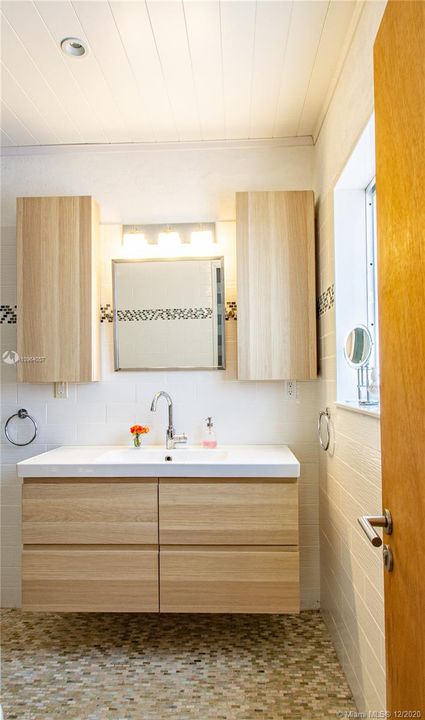 Vendido Recientemente: $649,900 (2 camas, 2 baños, 2016 Pies cuadrados)