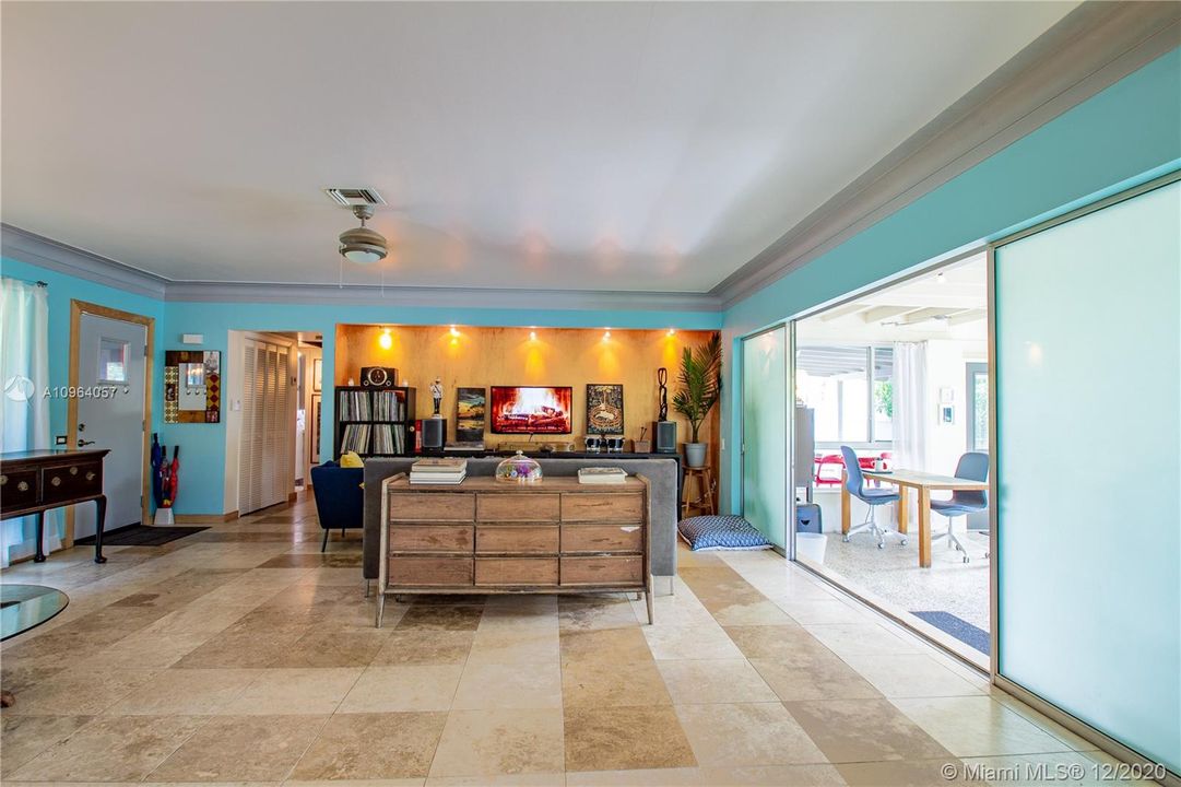 Vendido Recientemente: $649,900 (2 camas, 2 baños, 2016 Pies cuadrados)