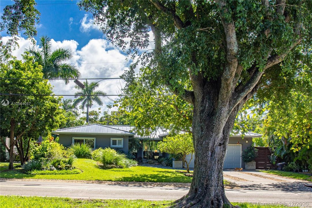 Vendido Recientemente: $649,900 (2 camas, 2 baños, 2016 Pies cuadrados)