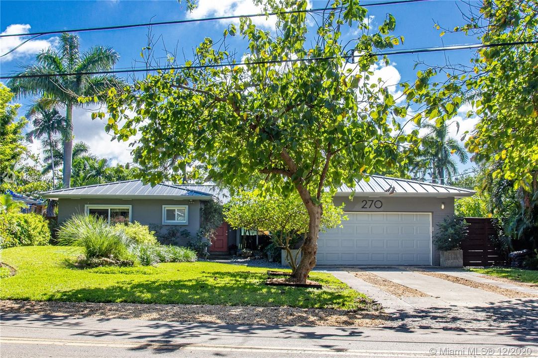 Vendido Recientemente: $649,900 (2 camas, 2 baños, 2016 Pies cuadrados)