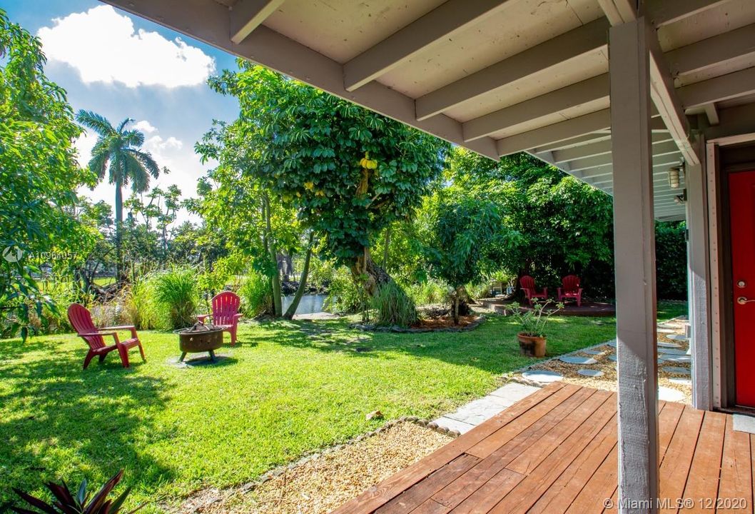 Vendido Recientemente: $649,900 (2 camas, 2 baños, 2016 Pies cuadrados)