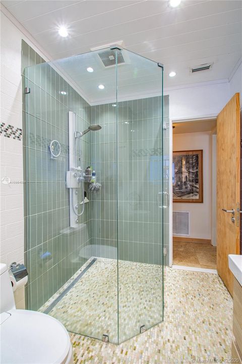 Vendido Recientemente: $649,900 (2 camas, 2 baños, 2016 Pies cuadrados)